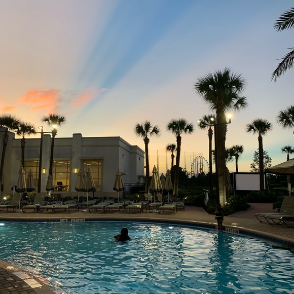 Meet your Posher, Gabriela - Picture 1 of 2